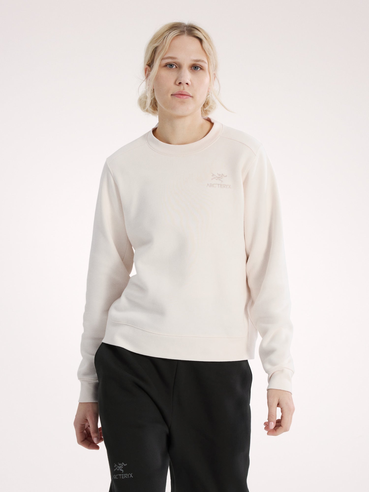Arc'teryx Women's Breathable Emblem Fleece Crew Natural – Arctic
